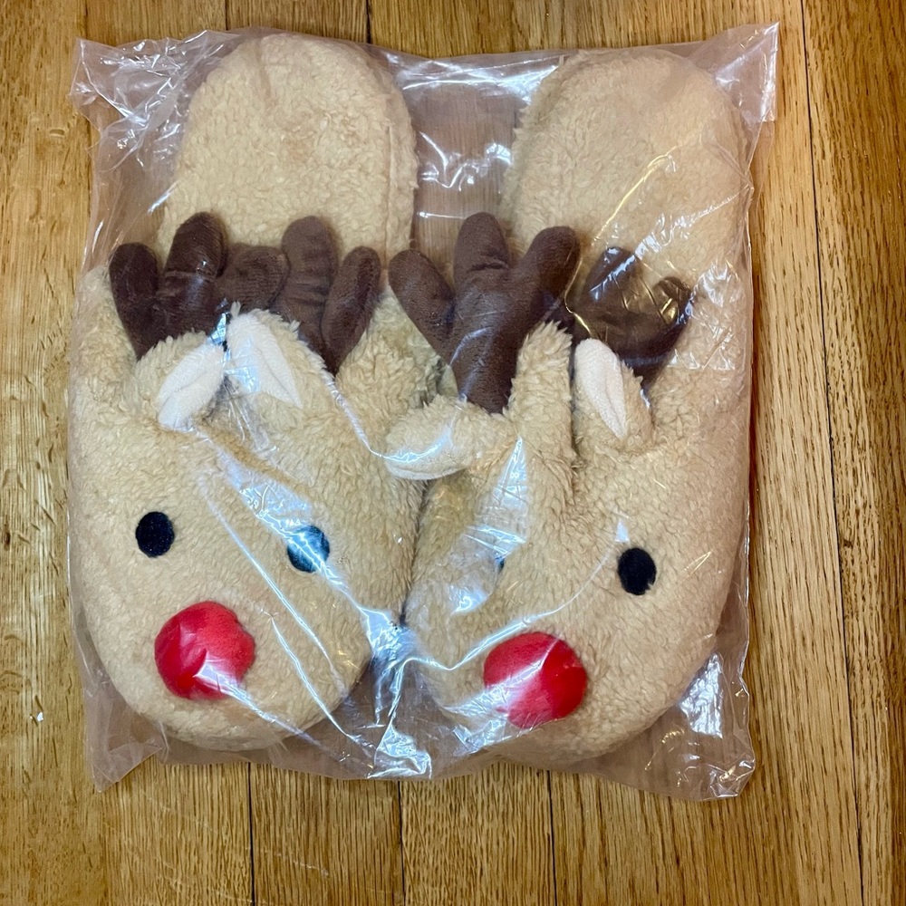 Reindeer Slippers🎄 🦌 🎄 - Picture 2 of 4